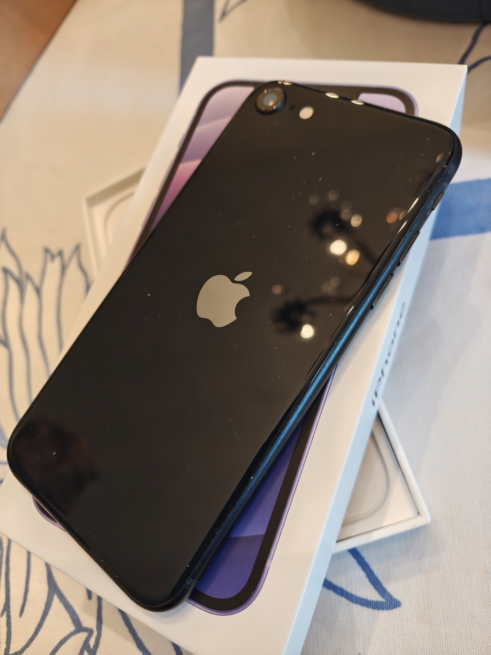 Apple iPhone in Black - Sleek Performance and Design